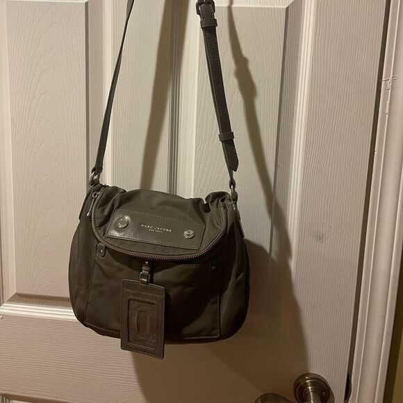 MARC JACOBS Preppy Nylon Quartz  gray medium Crossbody Bag .leather strap. - Picture 1 of 14